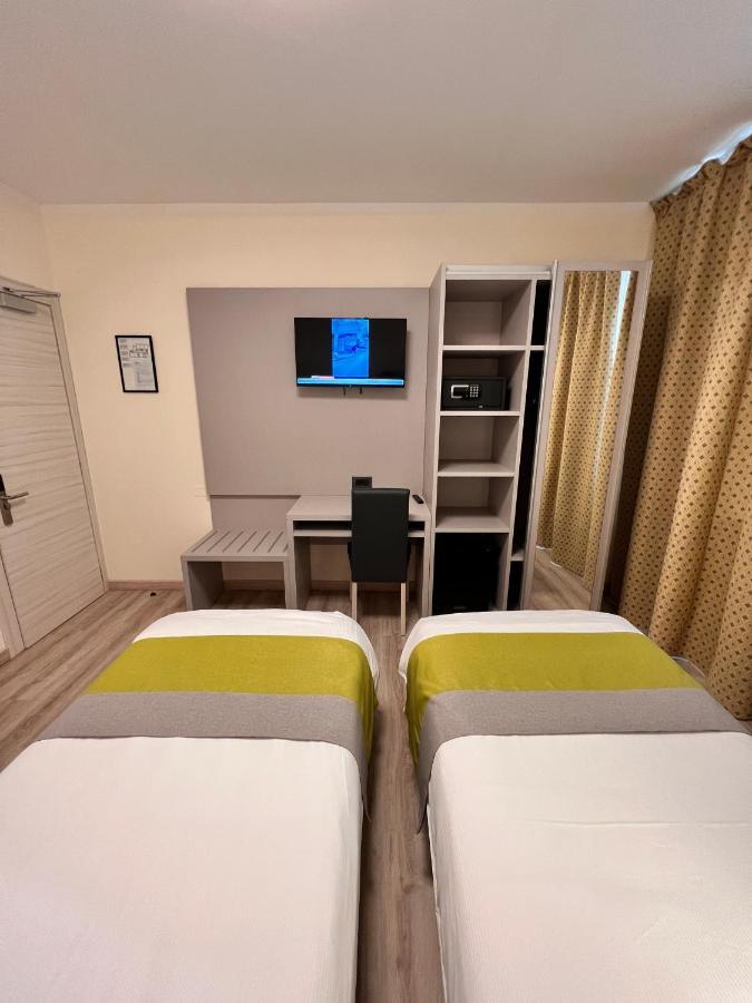 מסטרה Hotel Aurora מראה חיצוני תמונה